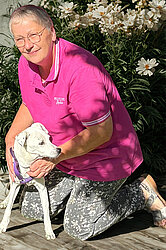 Ute Wolf, Stellv. Pflegedienstleitung mit Pflegehund  Laura